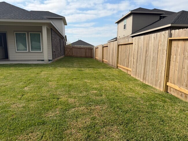 Building Photo - 407 Robin Ct