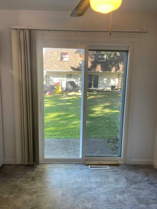 Building Photo - 4161 W Ridge Rd