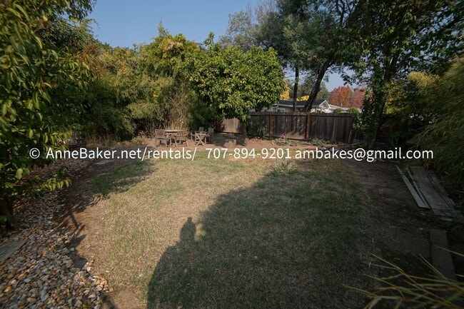 Building Photo - Downtown - PGE and Water/Sewer Included in the rent