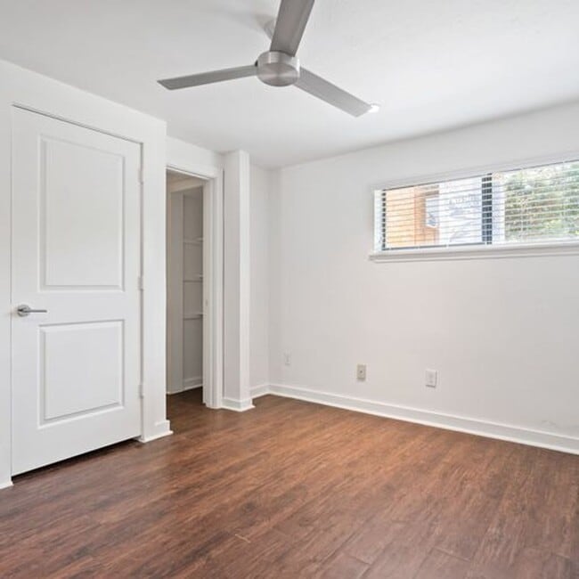 Interior Photo - Dream Montrose - 1717 Norfolk Street