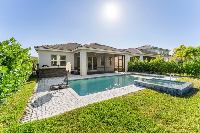Building Photo - 15474 Goldfinch Cir