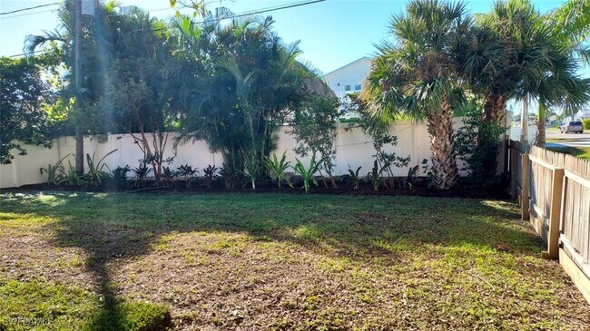 Building Photo - 602 111th Ave N