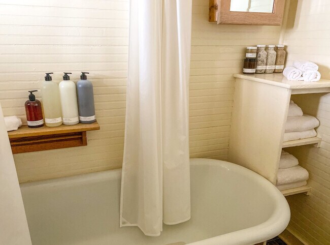 Building Photo - 1311 N Garden St