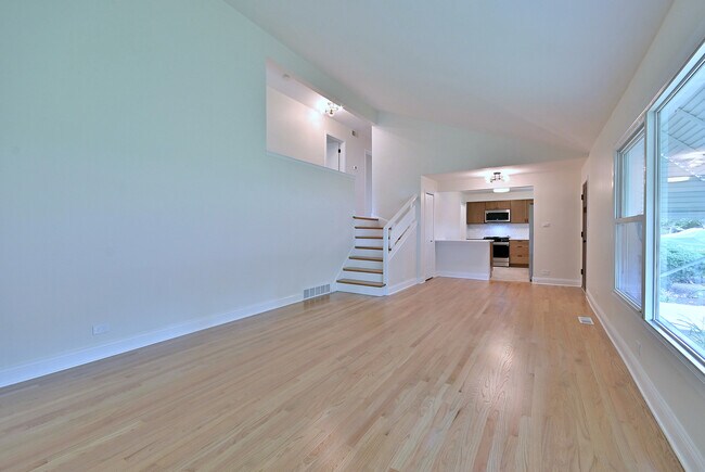 Building Photo - 6750 N Kostner Ave