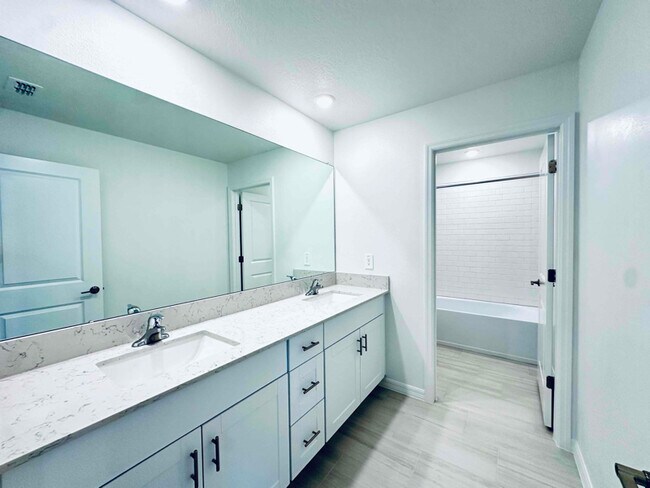 Building Photo - 11320 Linden Depot Rd