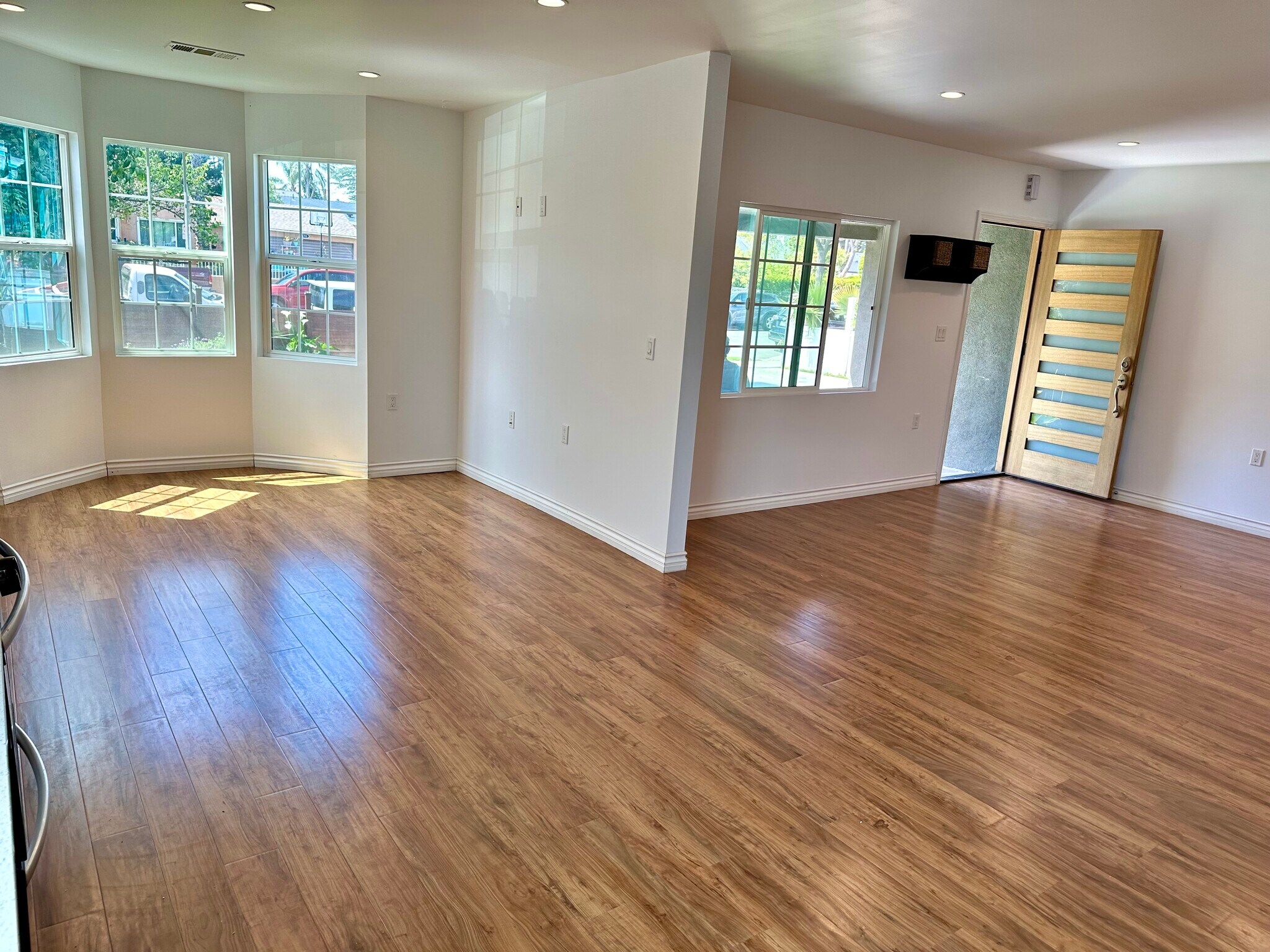 Building Photo - 6712 Cedros Ave