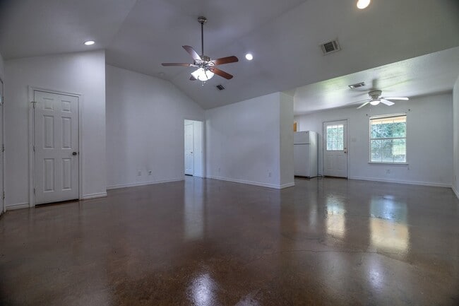 Building Photo - 80 County Rd 2269