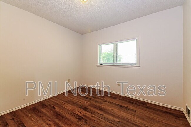 Building Photo - 1410 Nest Pl