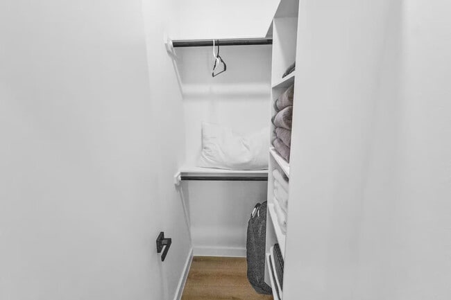 Building Photo - 6740 Peerless St