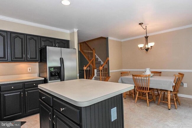 Building Photo - 6627 Commodore Ct