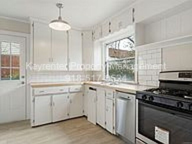 Building Photo - Updated 2 Bed 1 Bath Rental Home Tulsa