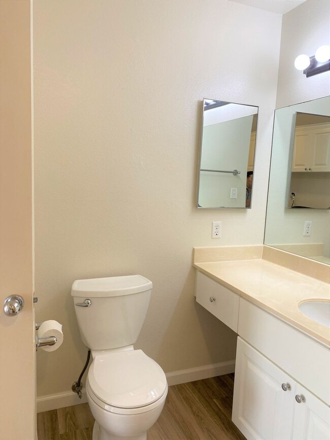 Building Photo - Royal Palm - Renovated two bedroom in Waip...