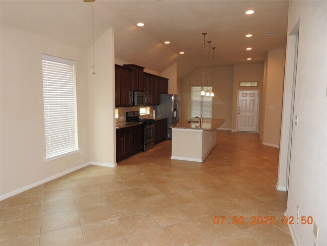 Building Photo - 3667 Raintree Village Dr