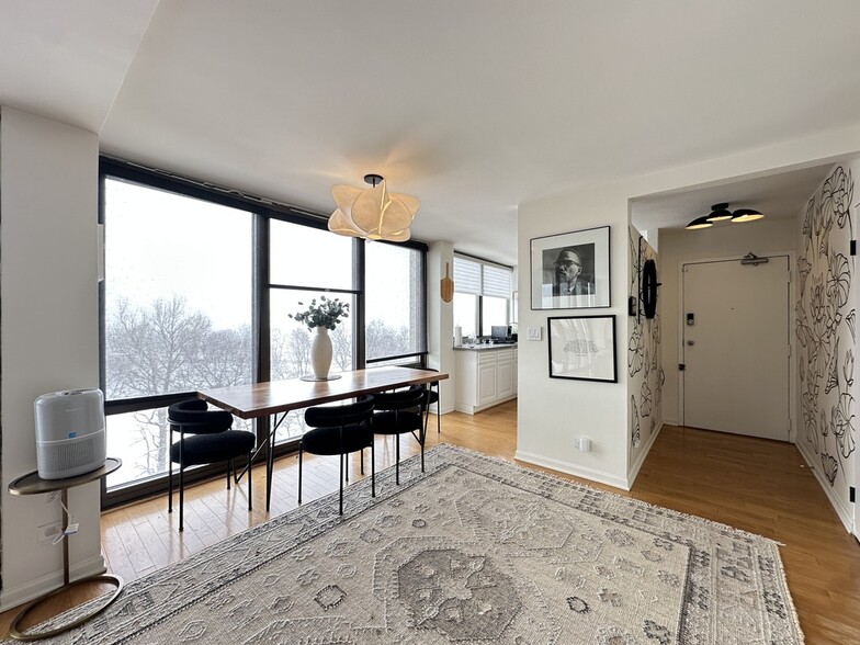 Building Photo - 6701 S Crandon Ave