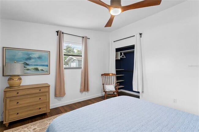 Building Photo - 2407 S Lois Ave