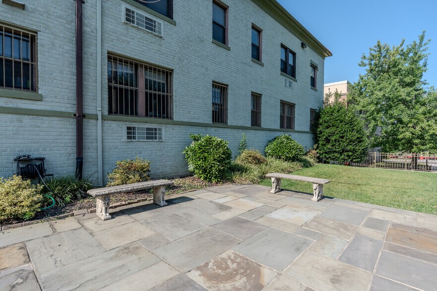 Outdoor patio - 315 Evarts St NE