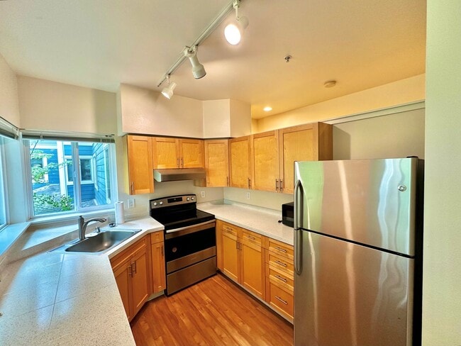 Building Photo - Beautiful 2BR|2BA with Washer and Dryer, T...