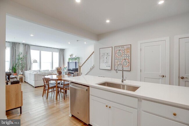 Building Photo - 4614 Olivine Dr