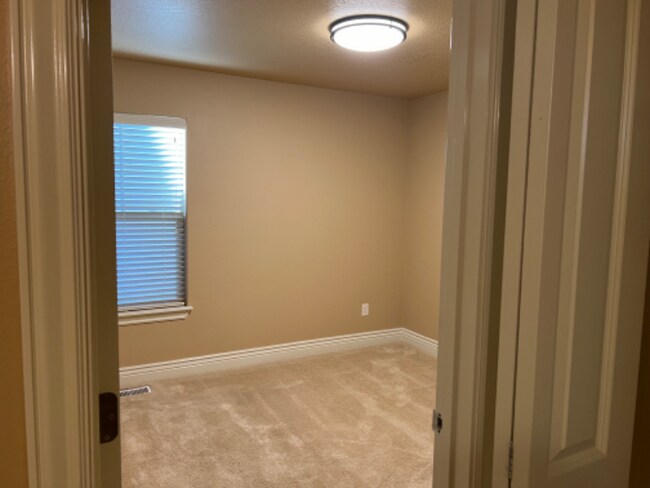 Building Photo - 61 S Grandean Way