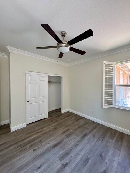 Building Photo - 387 Town Forest Ct