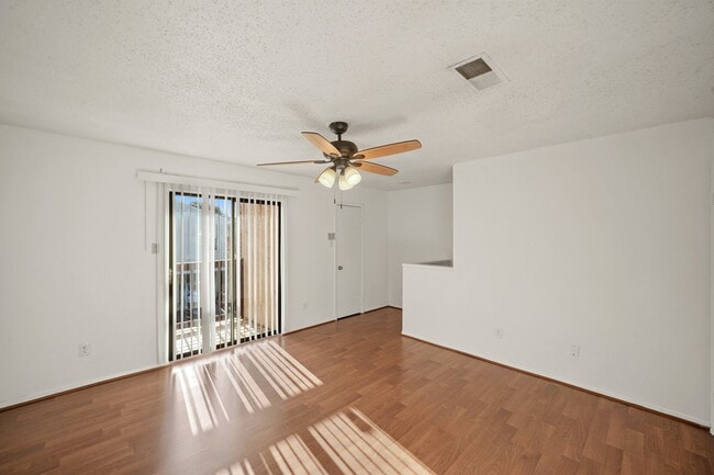 Building Photo - 3987 Tanglewilde St