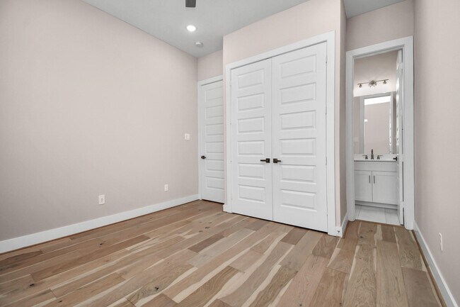 Building Photo - 304 Chobani Ln