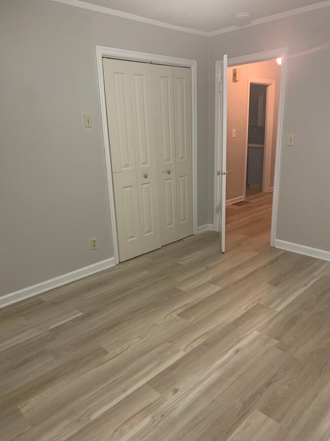 Building Photo - 6525-6525 N Haight Ave