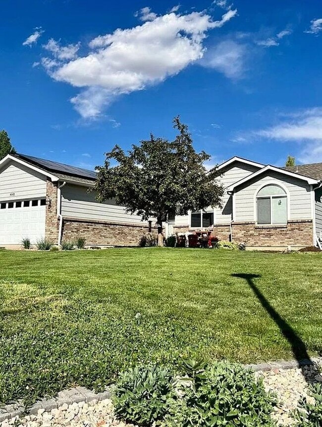 Building Photo - Spacious Single-Family Home in Established Wellington Neighborhood