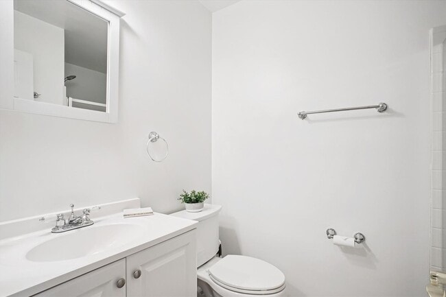 Building Photo - Furnished 2BR/2BA plus den located at Tuck...