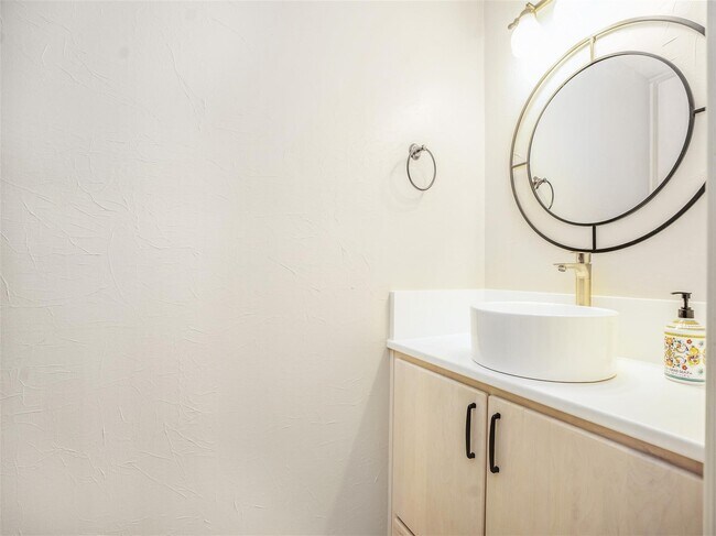 Building Photo - 746 Country Pl Dr