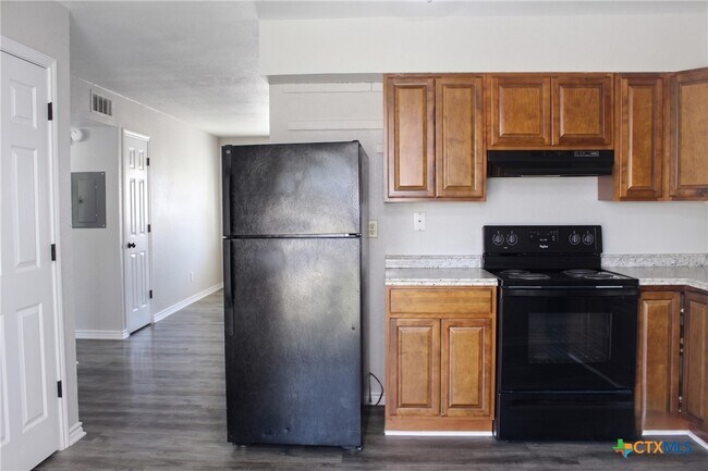 Building Photo - 2102 Hunt Dr