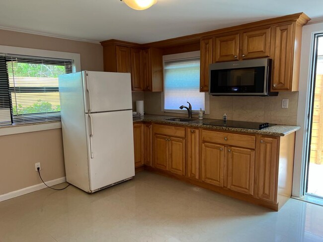 Kitchen area w/dishwasher - 3019 Riviera Dr