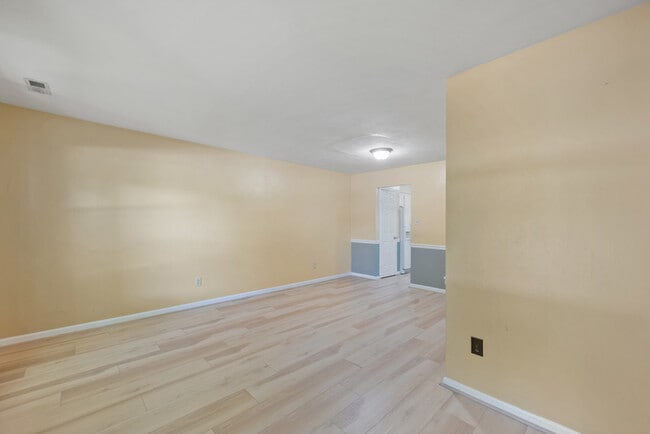 Building Photo - 2105 Grey Fox Ln