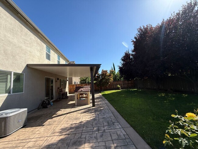 Building Photo - Four Bedroom West Roseville Home