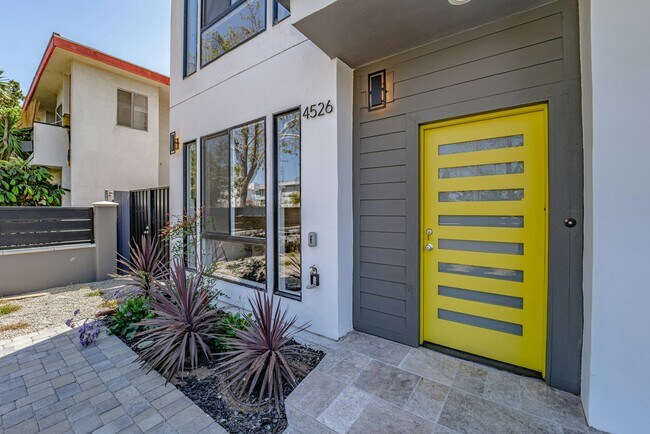 Building Photo - 4532 St Charles Pl