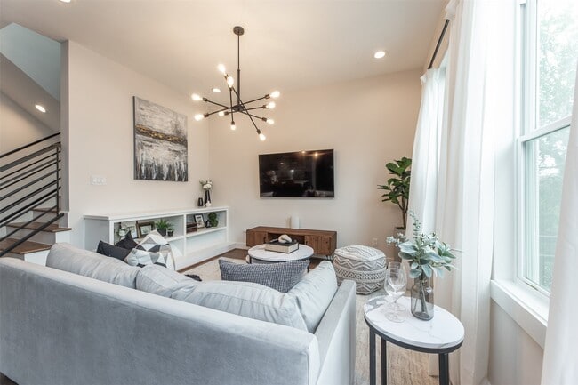 Building Photo - 605 Middle St