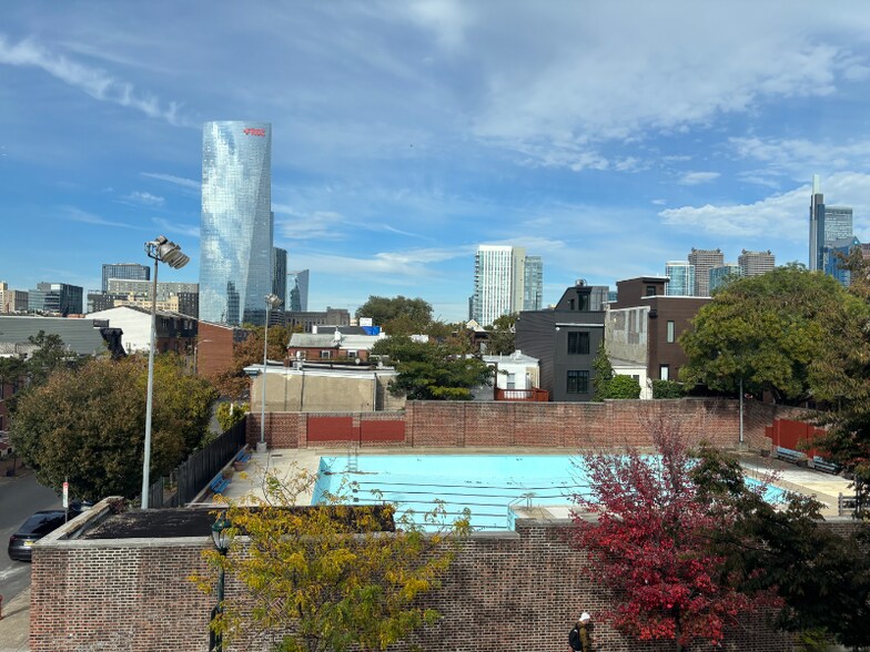 Primary Photo - 2610 South St