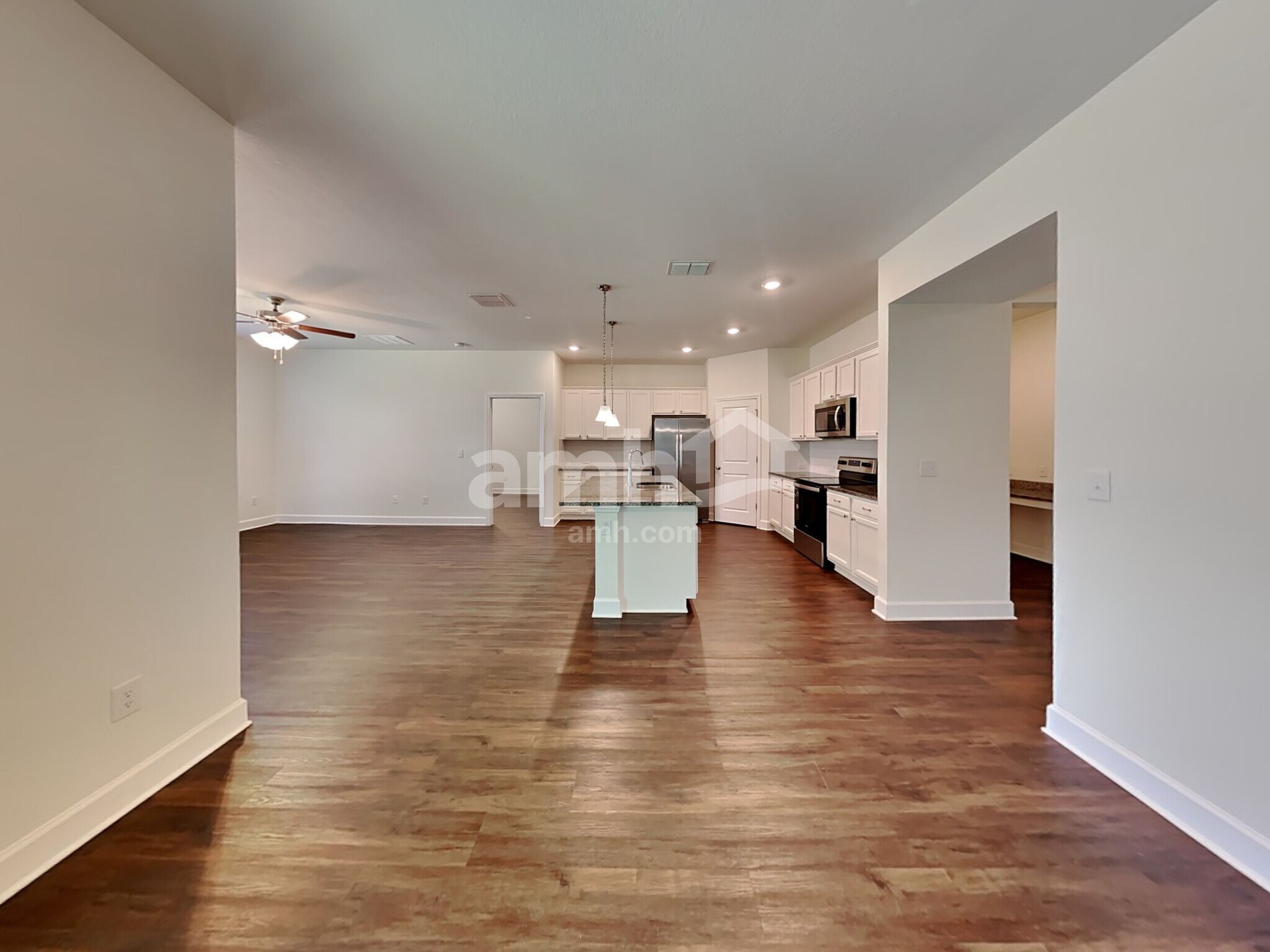 Building Photo - 1398 Sky Lks Dr