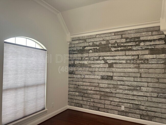 Building Photo - 2610 Meadow Ridge Dr