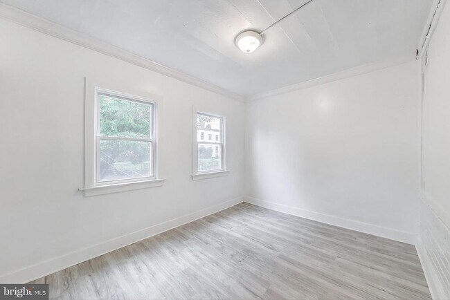Building Photo - 3918 10th St NE