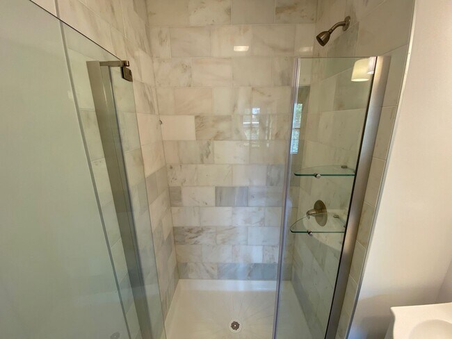 Building Photo - Hunter Ave 1197-1199 GW2