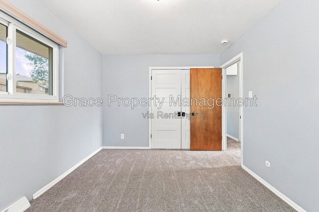 Building Photo - 852 S Quail Way