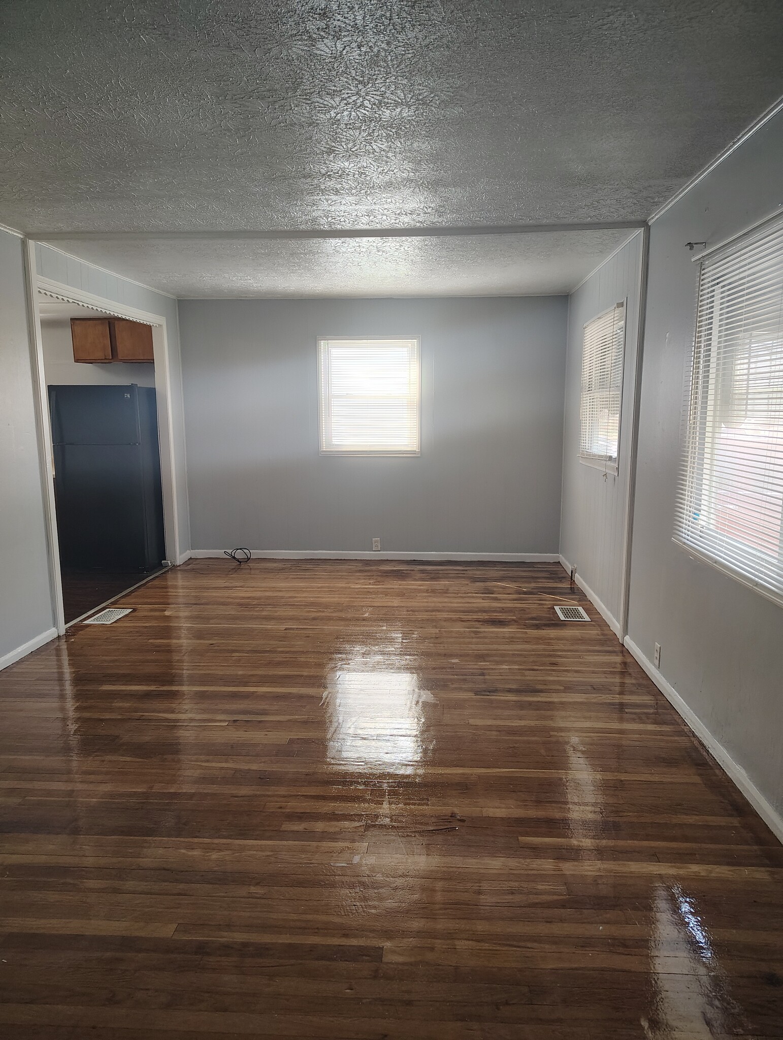 Building Photo - 1936 Shaftesbury Rd