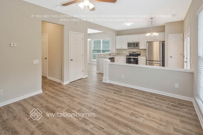 Building Photo - 10437 Roundleaf Dr