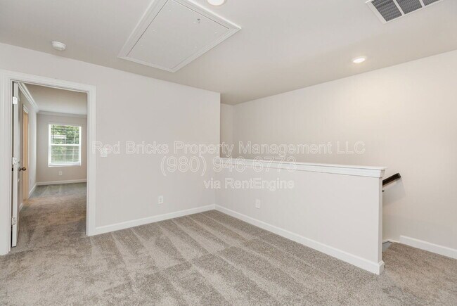 Building Photo - 4135 Smt Wds Dr