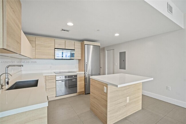 Building Photo - 16385 Biscayne Blvd