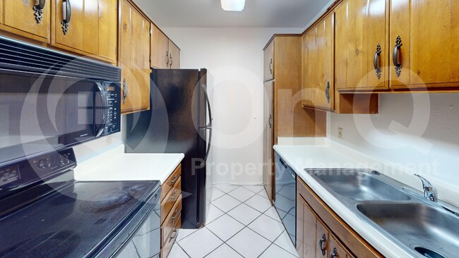 Building Photo - 6635 E Golf Links Rd