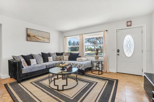 Building Photo - 1850 W Lake Brantley Rd