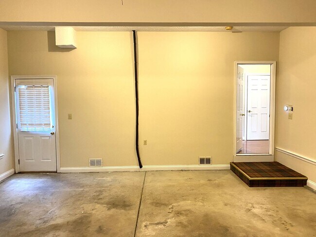 Building Photo - 4224 Evergreen Dr