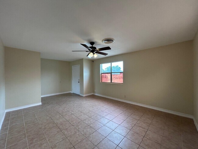 Building Photo - 1006 Laurel Dr